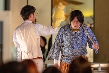 「男性ブランコの博物館コントライブ『嗚呼、けろけろ』」の様子（写真提供：吉本興業）。