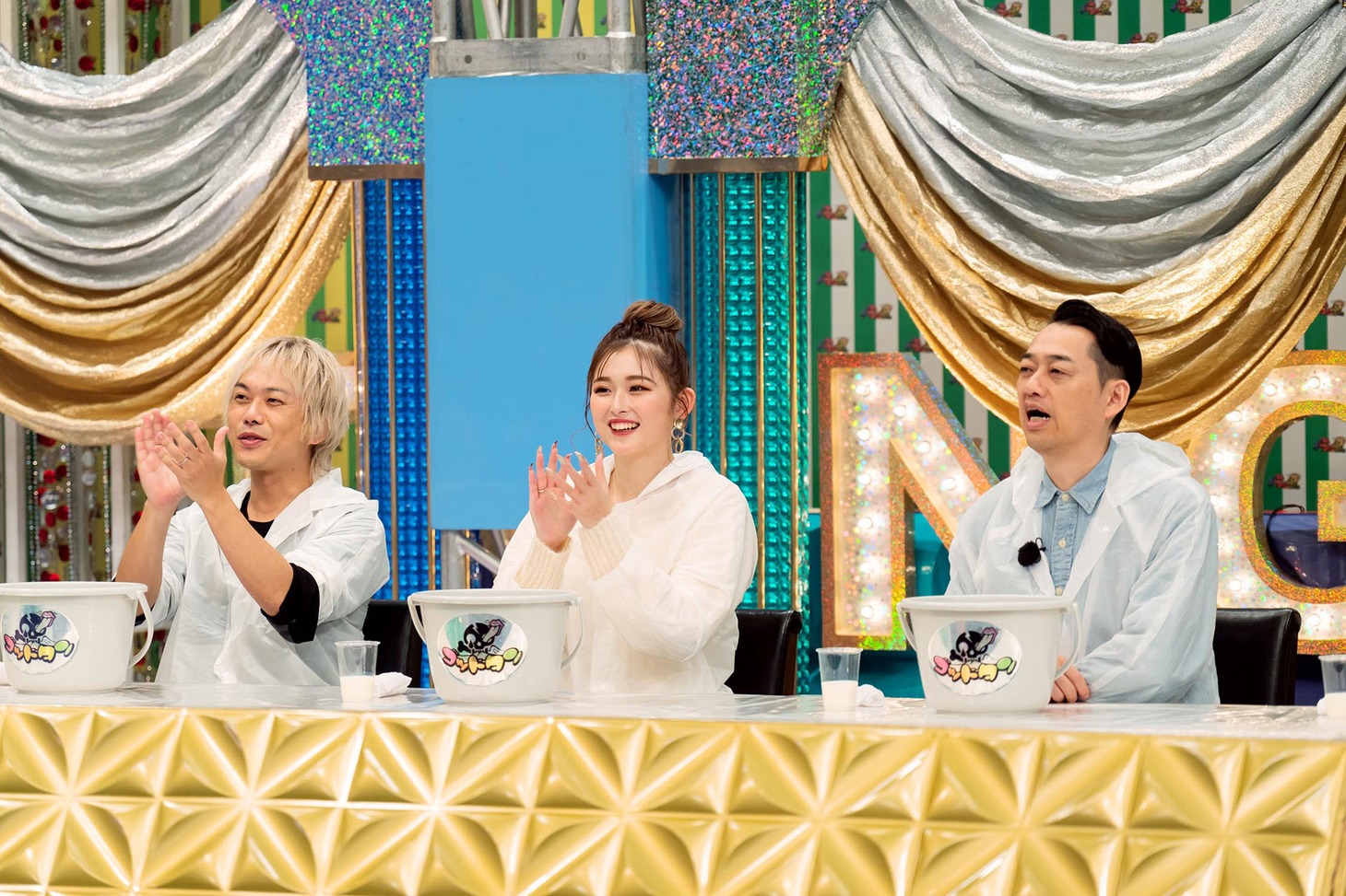 審査員の（左から）ピエール中野、ゆうちゃみ、バナナマン設楽。(c)テレビ東京