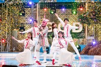 ターコリン（劇団ひとり）とゆうこりん（小倉優子）によるミュージカルの様子。