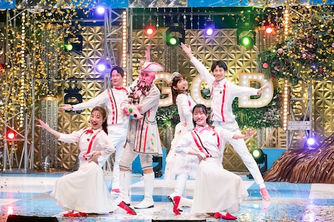 ターコリン（劇団ひとり）とゆうこりん（小倉優子）によるミュージカルの様子。