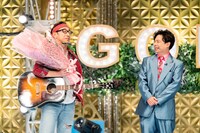 東京03結成20周年を祝いに来た浜野謙太（右）。(c)テレビ東京