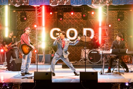 東京03角田のステージを乗っ取る浜野謙太。