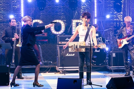 “スパイロック”というテーマでステージを展開するフットボールアワー後藤。(c)テレビ東京