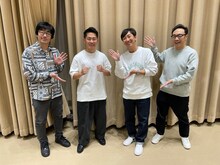 ジャングルポケット太田（左から2人目）と東京03。