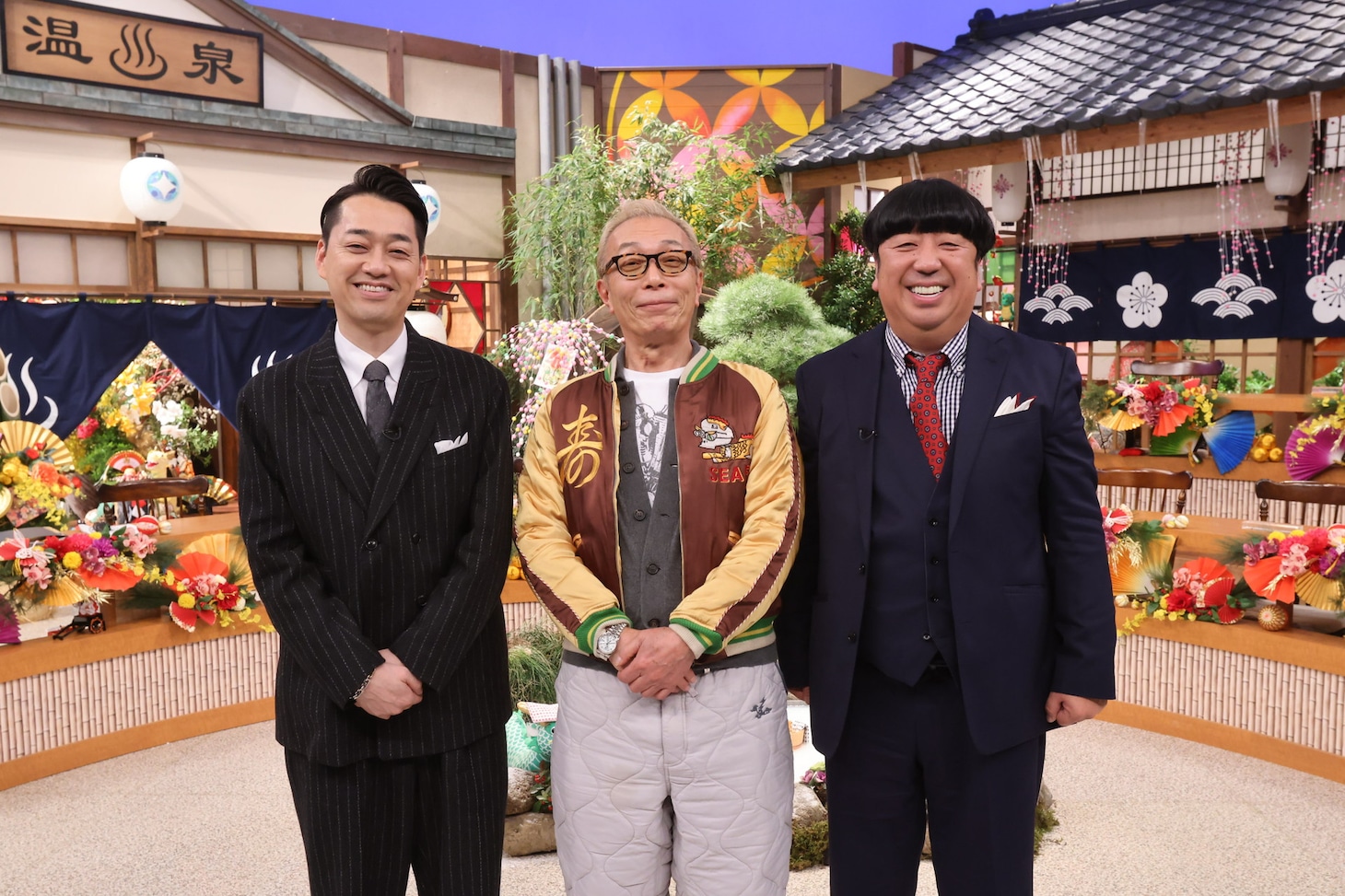 MCの所ジョージ（中央）とバナナマン。(c)テレビ朝日