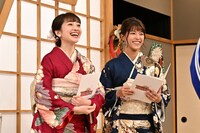 左から、南後杏子アナ、御手洗菜々アナ。(c)TBS
