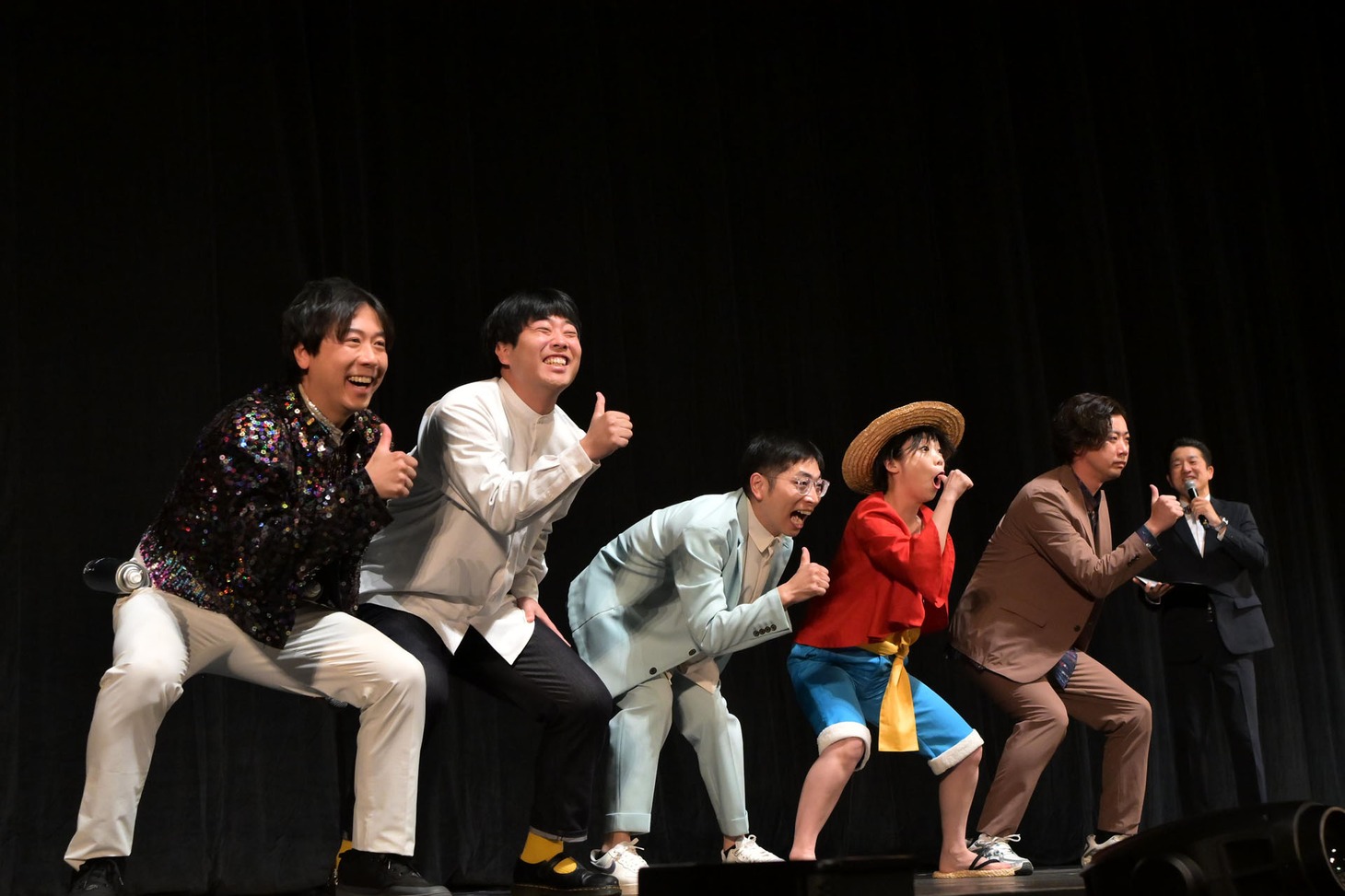 合間のショーの様子。