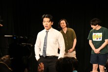 徐々暗転でネタを終わらせるのを許さないマヂカルラブリー・野田クリスタル。