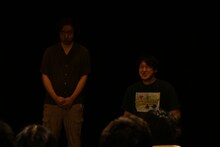 暗転に顔芸を披露するダイヤモンド。