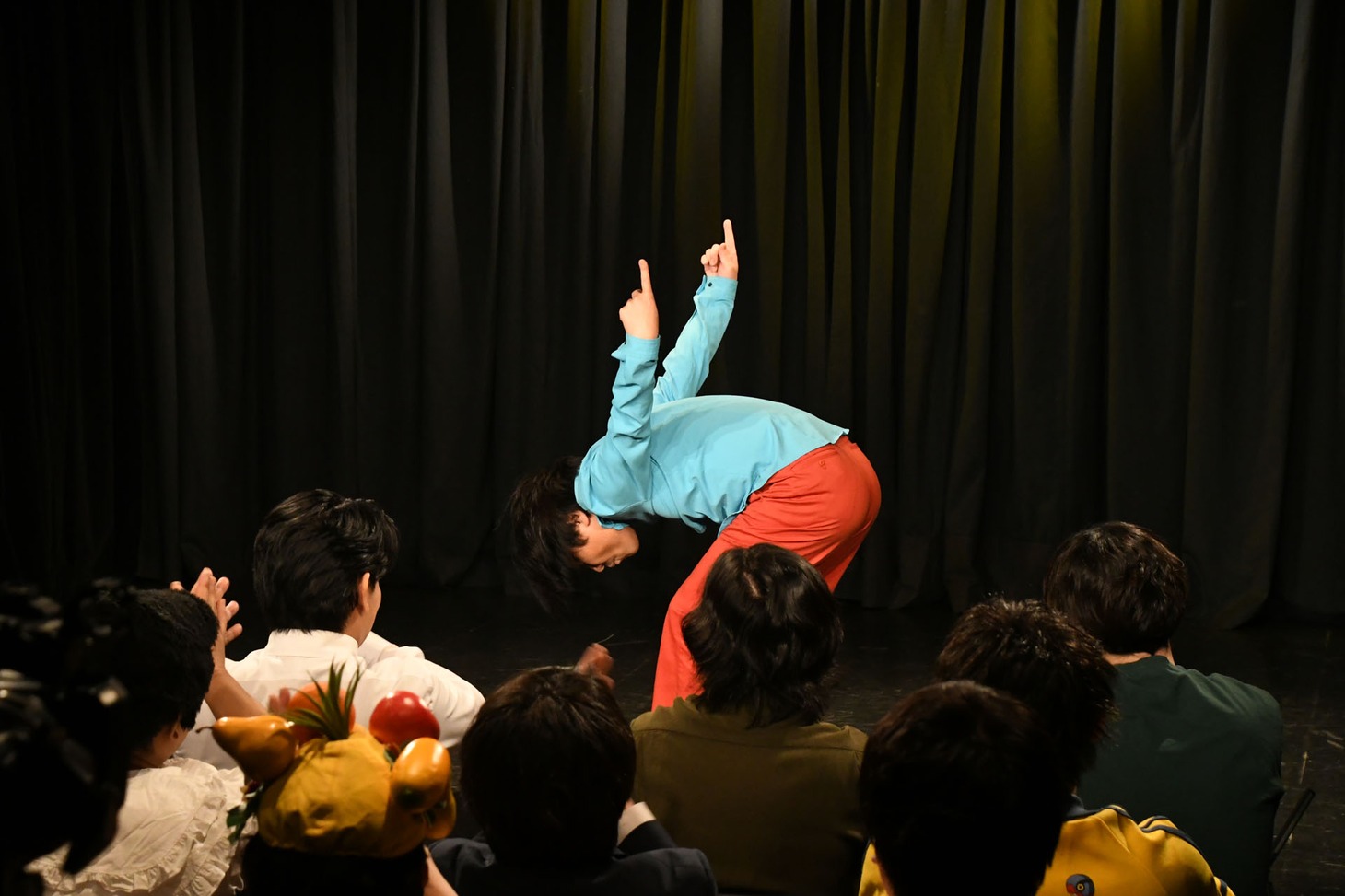 「ラッセン」を披露する永野。