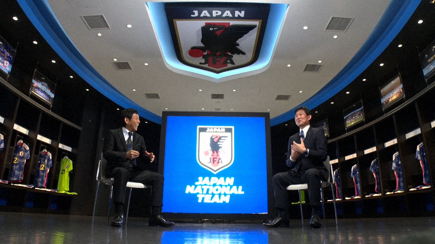 明石家さんまと森保一。(c)NHK