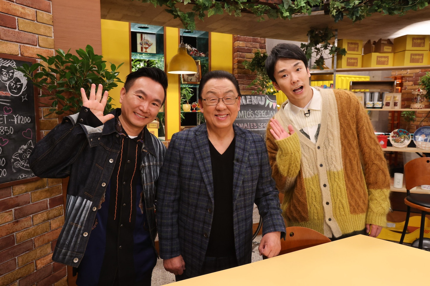 かまいたちと梅沢富美男。(c)テレビ朝日