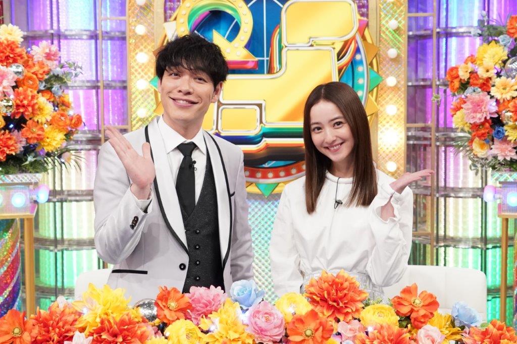 左から麒麟・川島、佐々木希。(c)日本テレビ