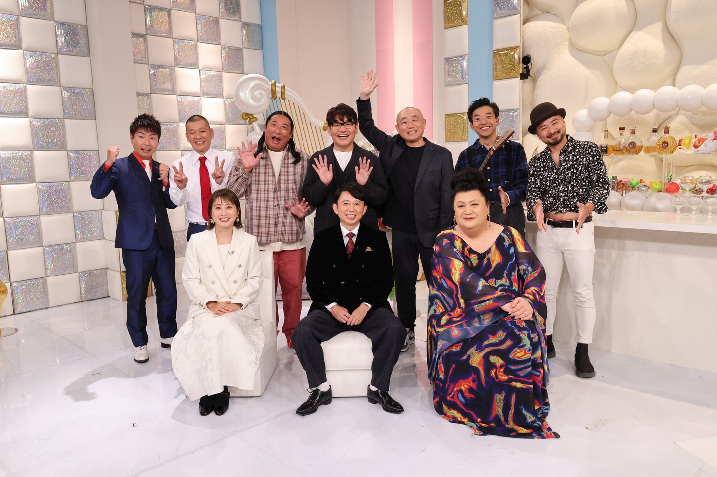 スタジオ出演者たち。(c)テレビ朝日