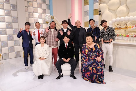 スタジオ出演者たち。(c)テレビ朝日