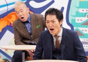 千原ジュニアとキャイ～ン・ウド鈴木（後方）。(c)テレビ愛知