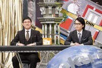 左から、南海キャンディーズ山里、岡山天音。(c)フジテレビ