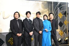 左から見取り図・盛山、佐々木蔵之介、反町隆史、波瑠、尾上松也。