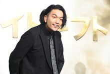 ドラマ「グレイトギフト」制作発表記者会見に登壇した見取り図・盛山。