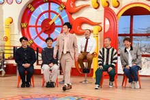 左からさや香、アキナ、セルライトスパ。(c)関西テレビ