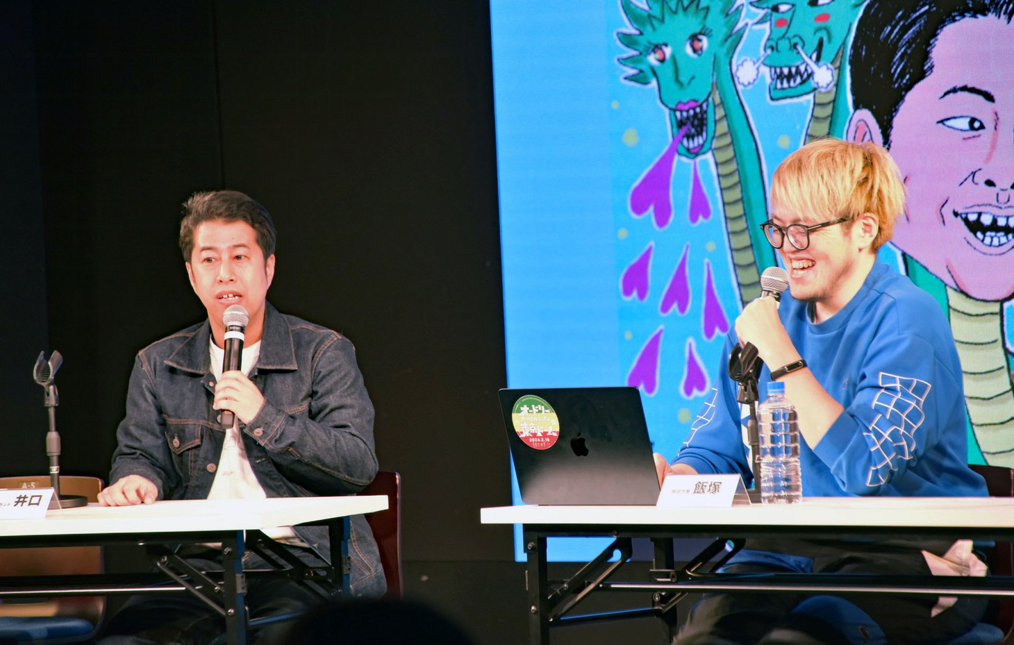 「ライブ!!今月のお笑い2」で「M-1」を分析する井口と飯塚。