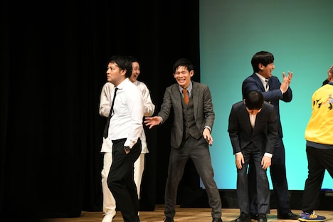 コントを「死ねー！」で終わらせ、爆笑を起こしたものの怒り心頭の様子のトミドコロ。