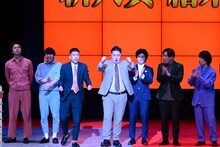 タイムキーパーの新人賞獲得が決定した場面。