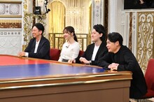 左から、有吉弘行、指原莉乃、霜降り明星・粗品、平成ノブシコブシ吉村の有吉チーム。(c)TBS