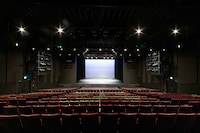 IMM THEATER (c)吉本興業