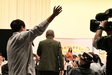 登場するタカアンドトシ。