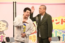 漫才を披露するタカアンドトシ。