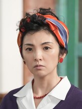 田中麗奈扮する夜の女・おミネ。(c)NHK