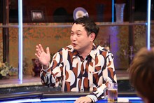「人志松本の酒のツマミになる話」にゲスト出演するマシンガンズ西堀。(c)フジテレビ