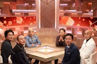 「まつもtoなかい」に出演する（左から）サルゴリラ、松本人志、中居正広、錦鯉。(c)フジテレビ