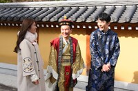 左から渋谷凪咲、かまいたち。(c)関西テレビ