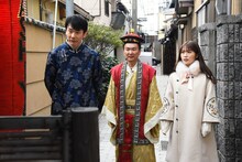 左からかまいたち、渋谷凪咲。(c)関西テレビ