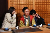 左から渋谷凪咲、かまいたち。(c)関西テレビ