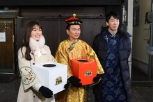 左から渋谷凪咲、かまいたち。(c)関西テレビ