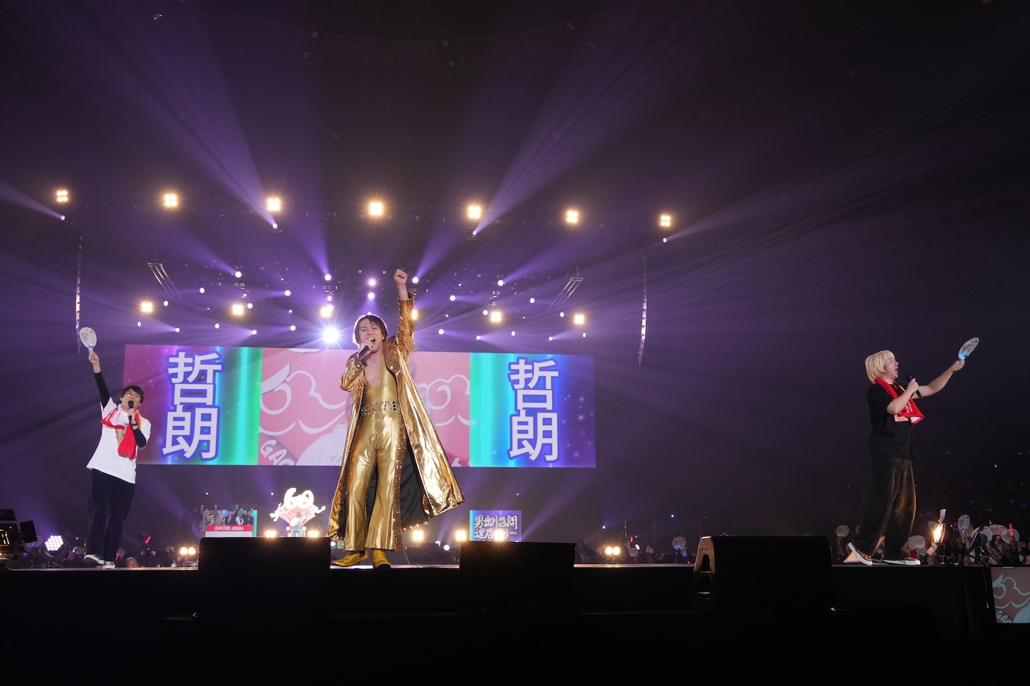 50TAこと狩野英孝と、50TAのライブを盛り上げる三四郎。