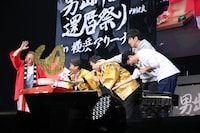 熱々おでんで集団芸を見せる太田プロオールスターズと出川哲朗。