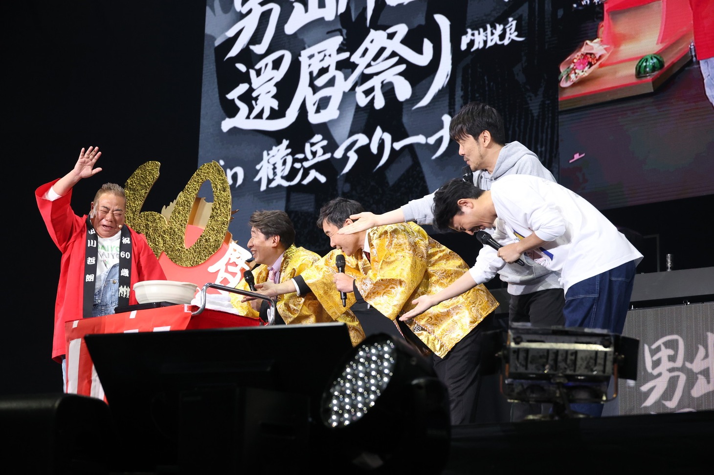熱々おでんで集団芸を見せる太田プロオールスターズと出川哲朗。