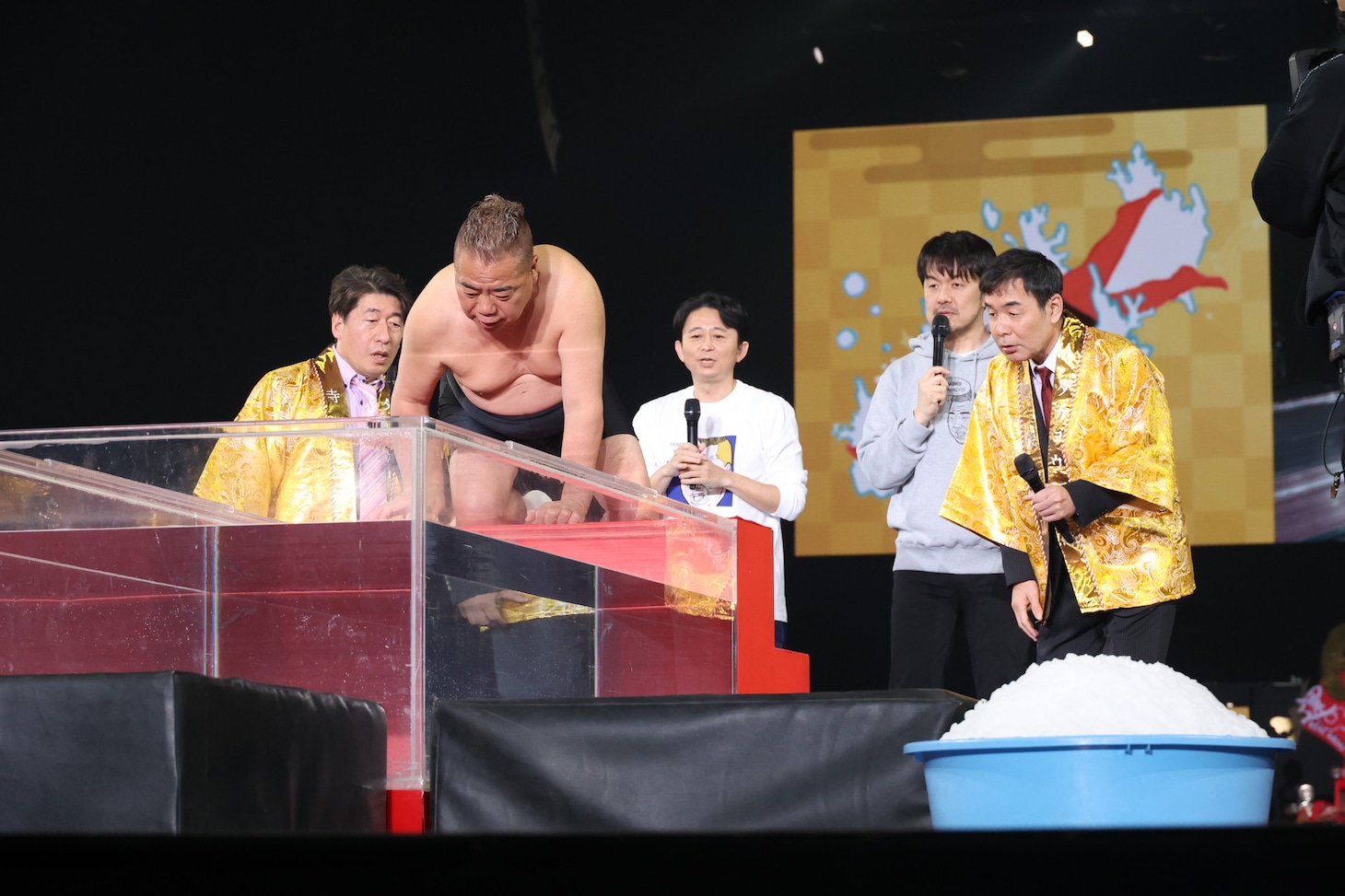 熱湯風呂のワンシーン。