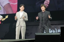 コント「日比谷線VS銀座線」を披露するウッチャンナンチャン。