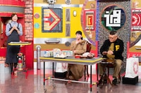 左から、斎藤真美アナ、未知やすえ、烏川耕一。(c)ABCテレビ