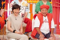 左から、高島礼子、出川哲朗。(c)フジテレビ