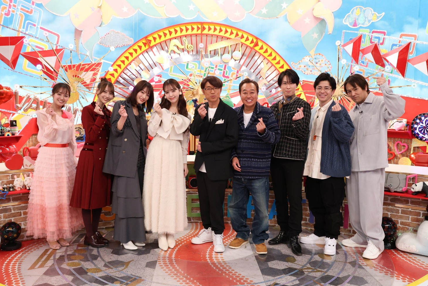 「これが定番！世代別ベストソング ミュージックジェネレーション」の出演者たち。(c)フジテレビ