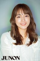 「JUNON」2024年3月号（主婦と生活社）より川口春奈。