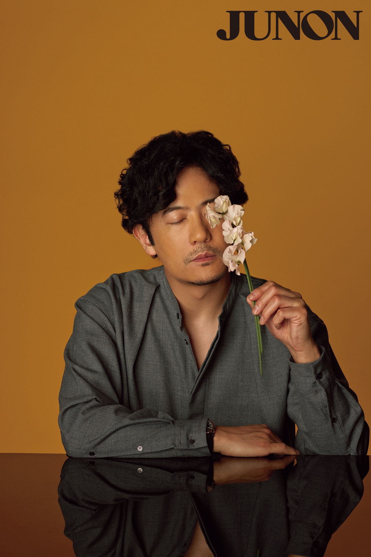 「JUNON」2024年3月号（主婦と生活社）より稲垣吾郎。