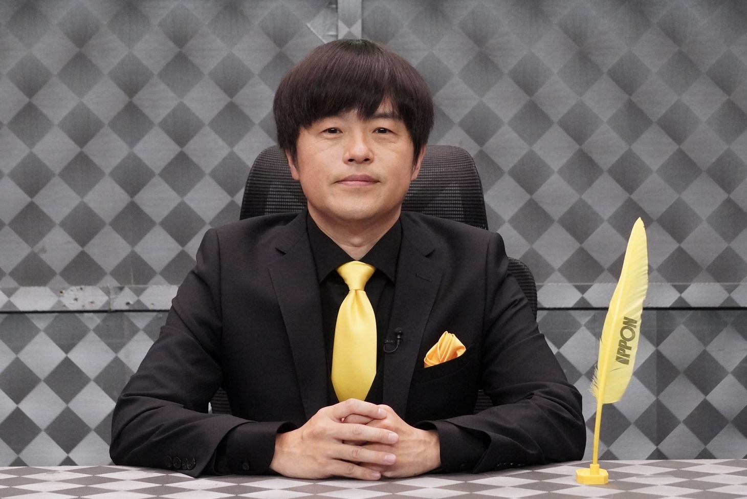 「IPPONグランプリ」でチェアマン代理を務めるバカリズム。(c)フジテレビ