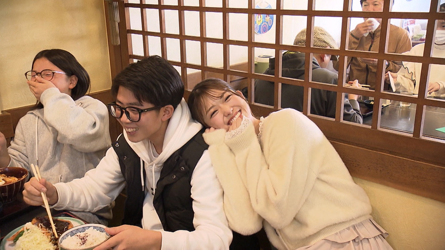 松村沙友理の「カツ丼相席」のワンシーン。(c)ABCテレビ